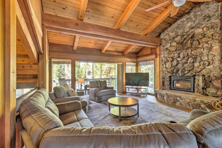 4 Bedrooms Cottage with balcony