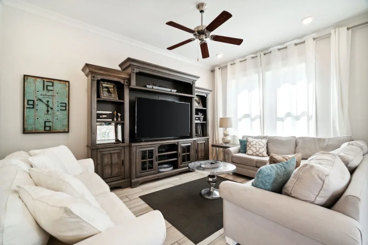 2 Bedrooms Comfort room