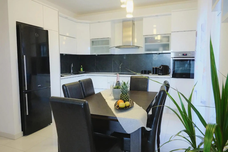 Stunning Silver & Gold apartments with pool
