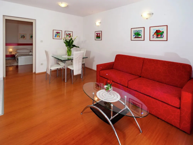 Apartment with Shared Pool, Terrace, A/C And Wifi 800 M From the Beach