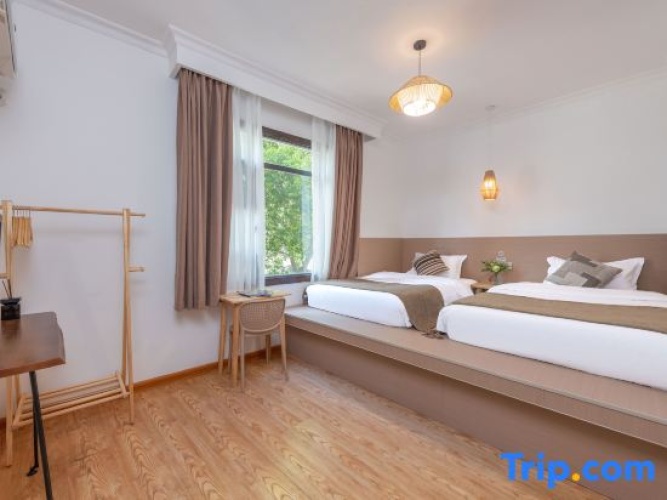 Standard Twin room with mountain view