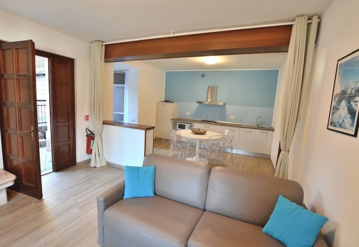 1 Bedroom Apartment with lake view