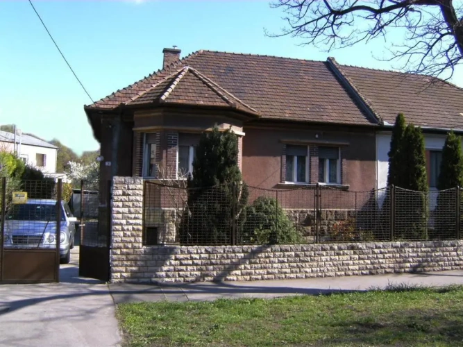 3 Bedrooms Cottage