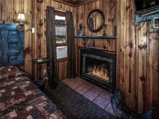 Apache Village 4, King Studio, Midtown, Sleeps 2