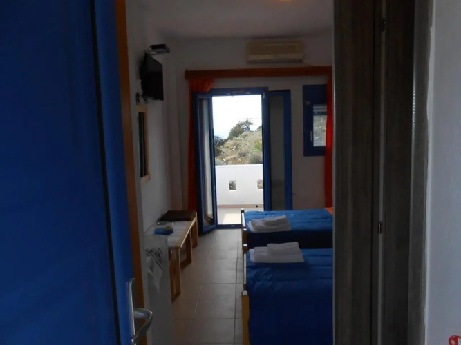 Nikos Place