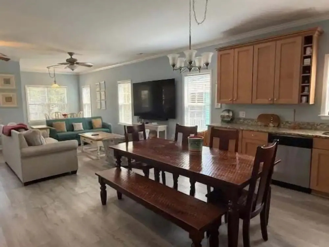Gone To The Beach 4 Bedroom Home by RedAwning
