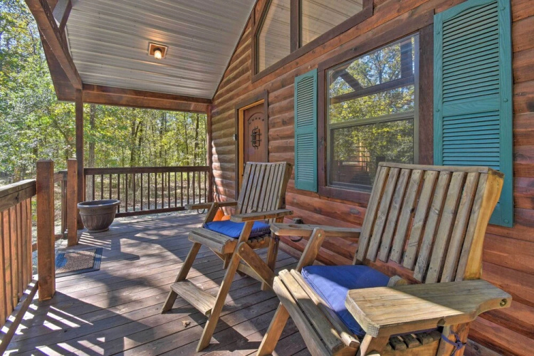 Broken Bow Hideaway w/ Hot Tub & Fire Pit!