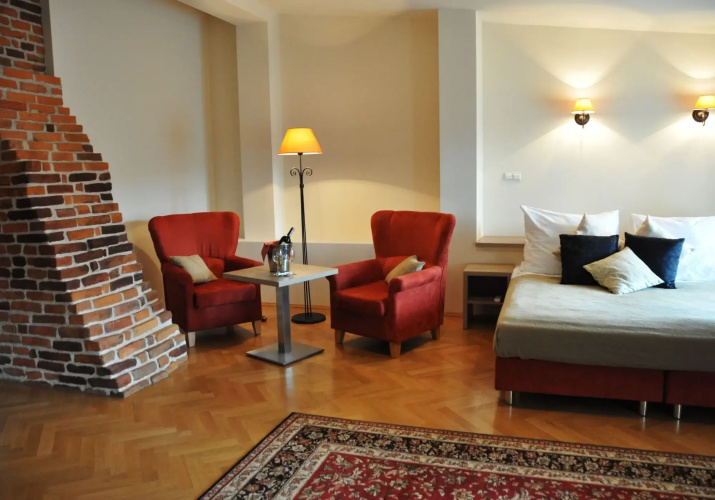 Hotel Santi
