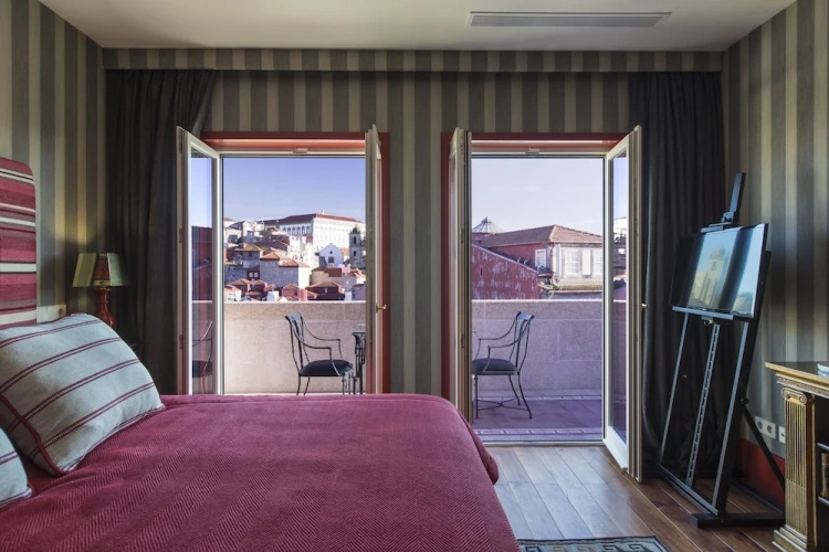 Deluxe Suite with balcony and with city view