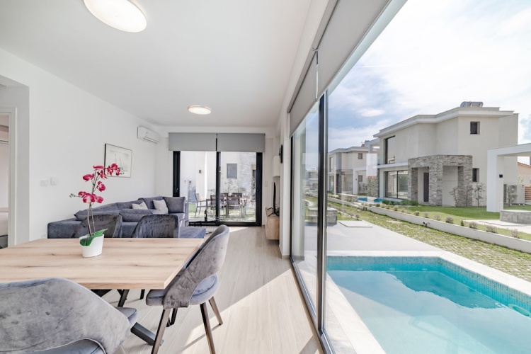 3 Bedrooms Villa