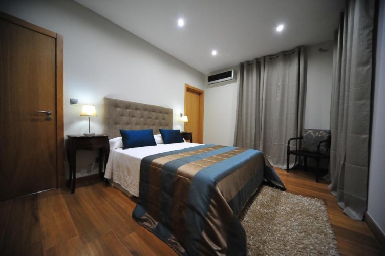 5 Bedrooms Cottage