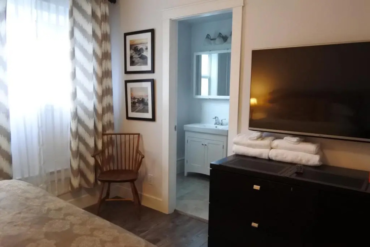 Black Rooster Guesthouse