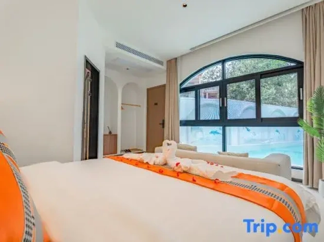 Standard Double room with pool view