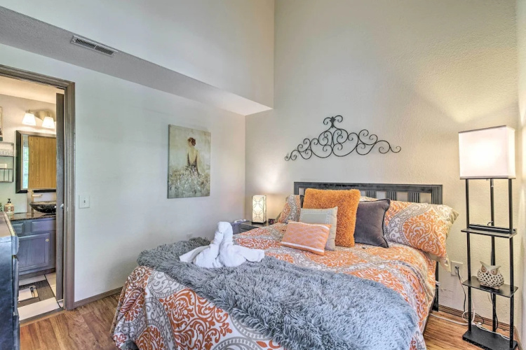 Cozy & Convenient Branson Condo w/ Balcony!