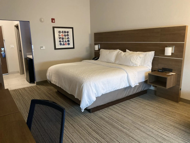 Holiday Inn Express & Suites Junction by IHG