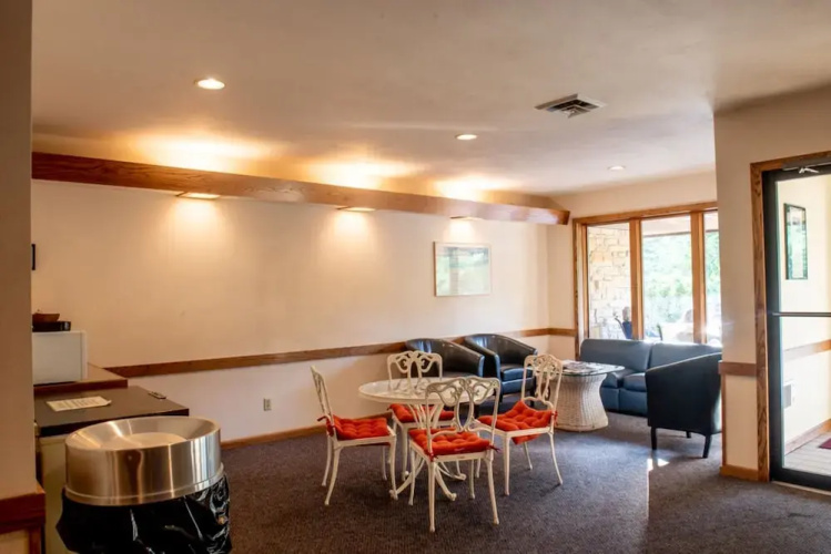 Spring Valley Inn