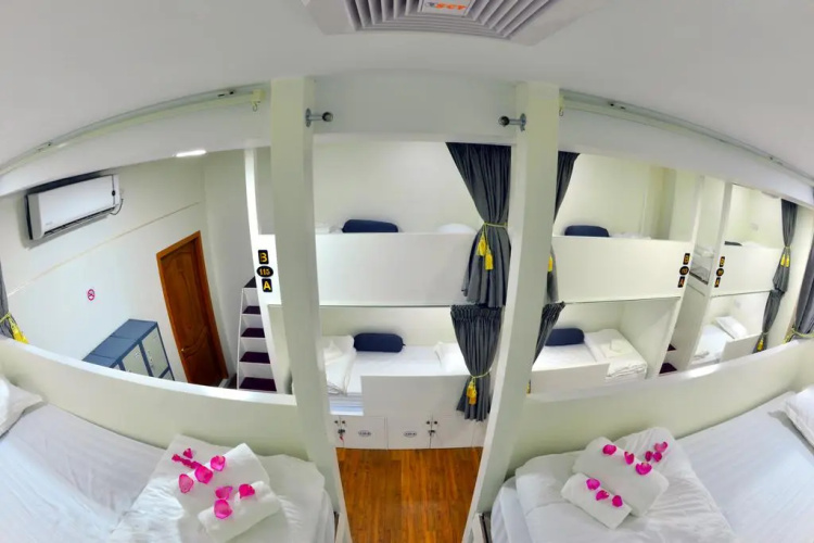 Backpacker Hostel - Adults Only