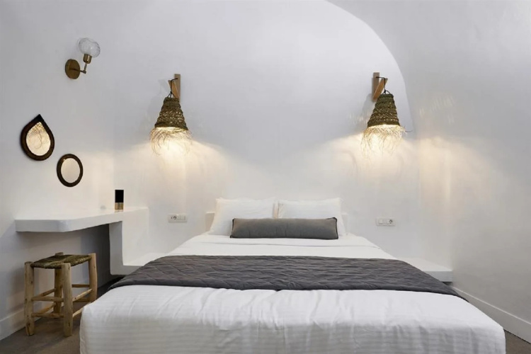 Virginia's Cave Villas