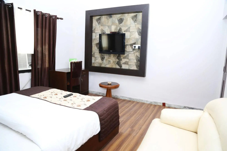 Pacific Inn Suryansh Hotel