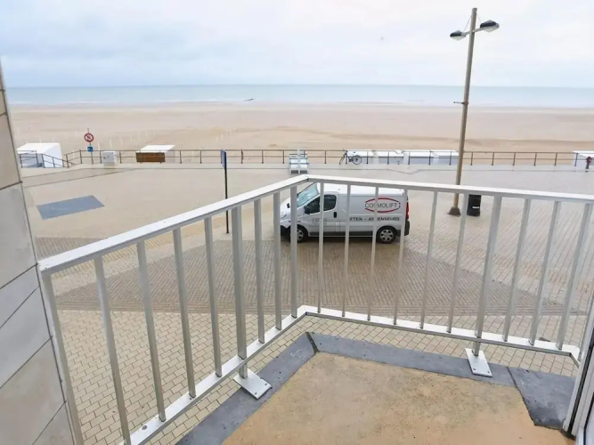 Apartment on Belgium Seawall, Central Location