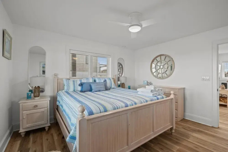 Seabiscuit 5 Bedroom Home by RedAwning