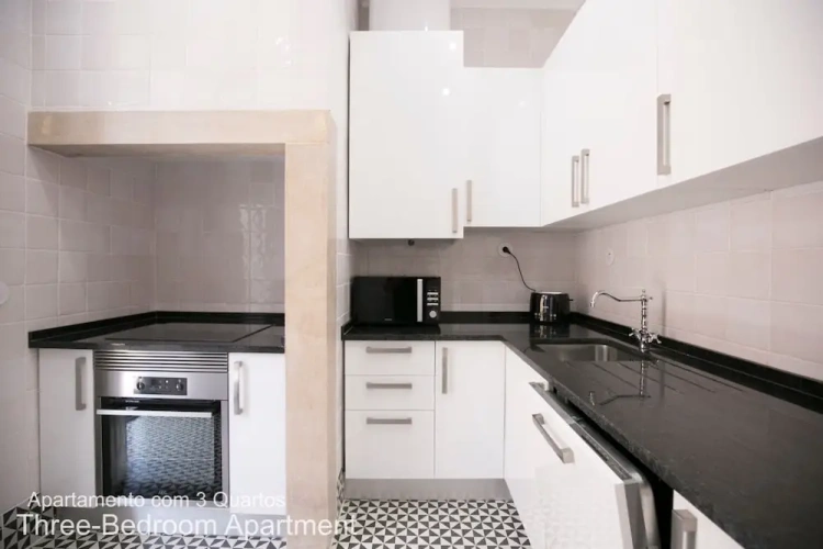 3 Bedrooms Apartment