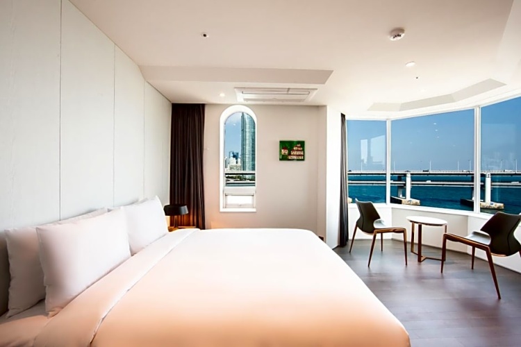 Standard Double room with city view