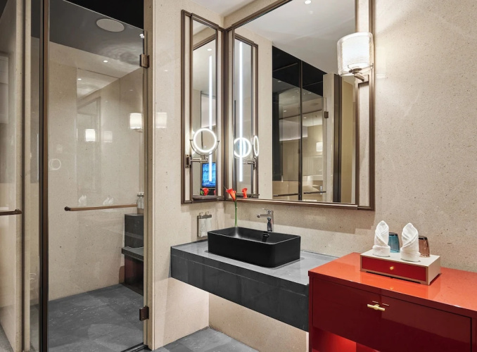 HUALUXE Shenzhen Bao'an by IHG