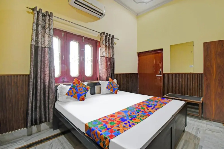 Fabhotel Raghunandan Inn