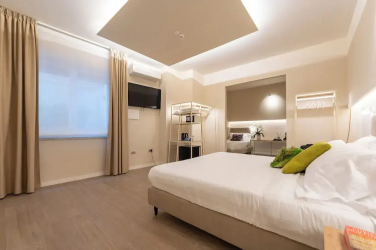 Six Luxury Room