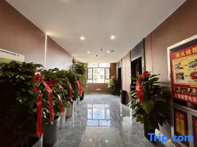 Yicheng Yining Hotel (Wanrong Plaza, Yining Development Zone)