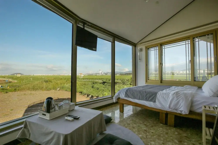 Cornrad Hotel