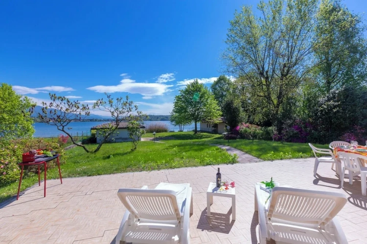 Family Villa with lake view