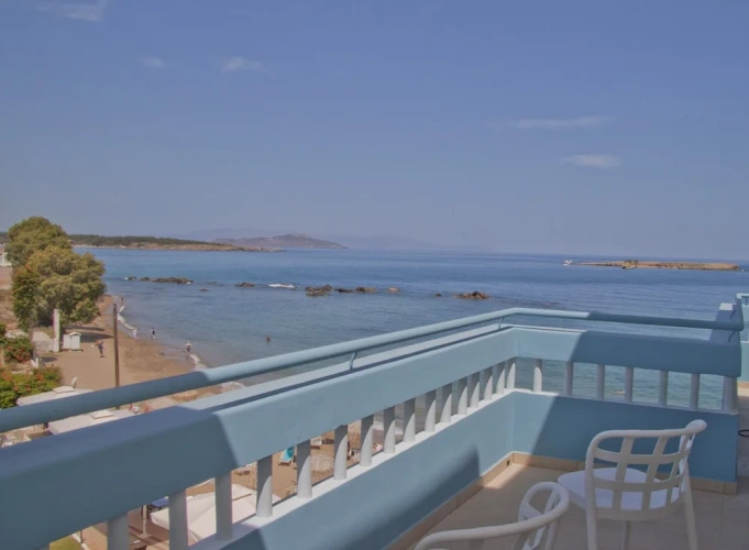 1 Bedroom Studio with balcony and beachfront