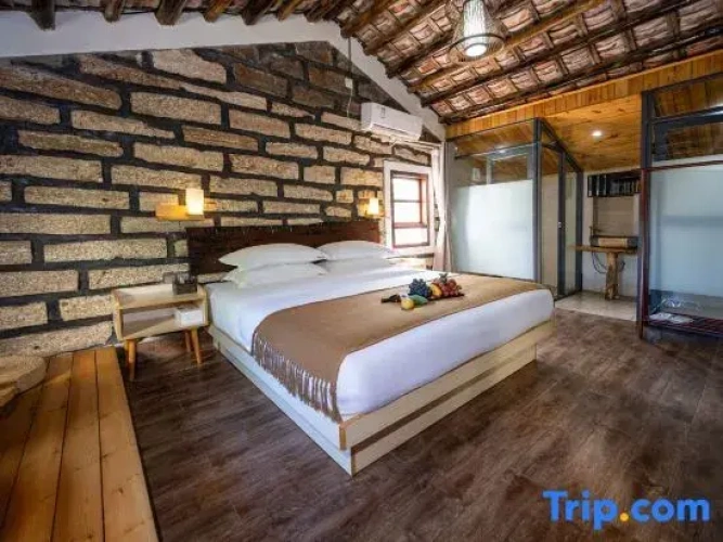 6 Bedrooms Suite