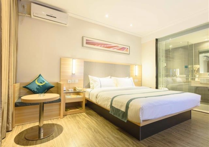 Standard Double room with street view