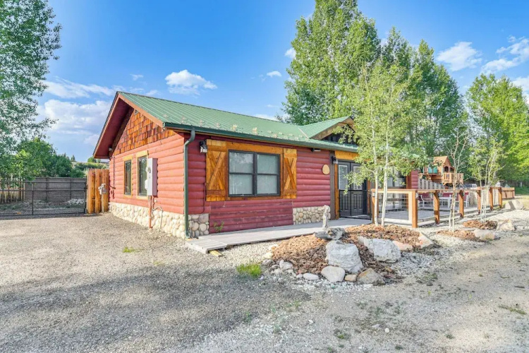 Modern Granby Retreat: Fish, Hike & Relax!