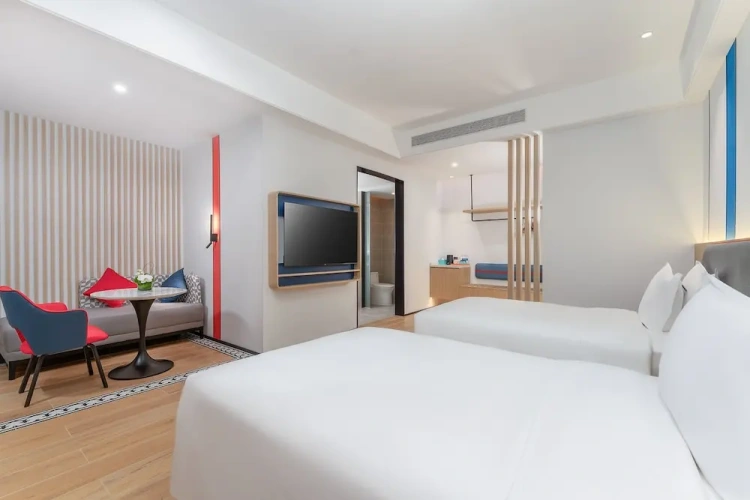 Standard Twin room with balcony