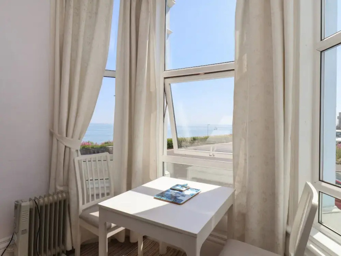 2 Beach View @ Beaconsfield House