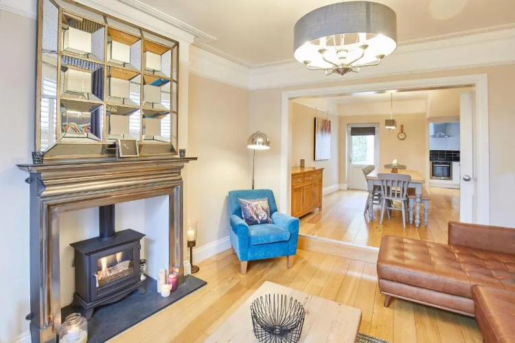 Host Stay Hutton House