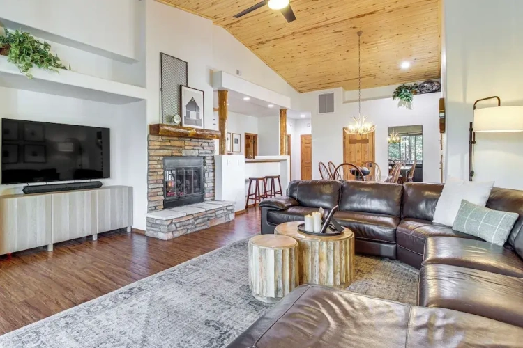 3 Bedrooms Apartment