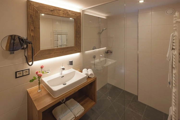 Standard Quadruple room with balcony and with mountain view