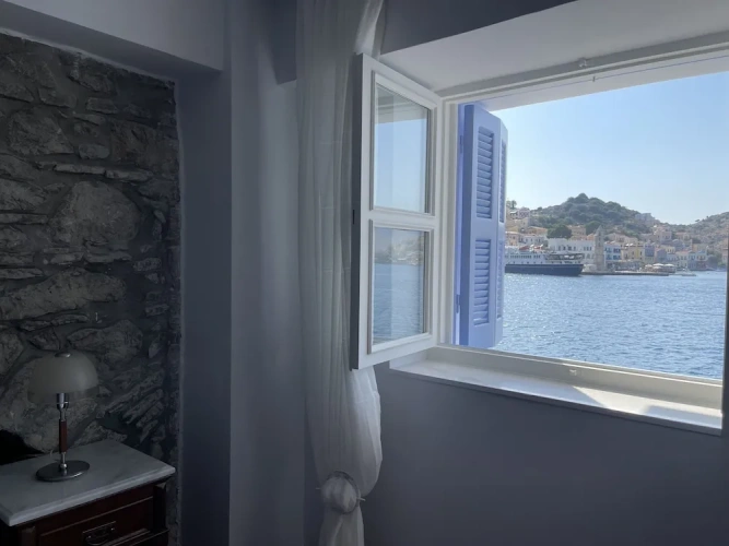2 Bedrooms Standard Family Basement room with bay view