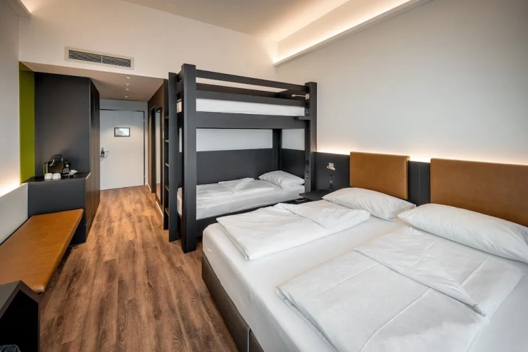 1 Bedroom Standard Quadruple Family room with balcony