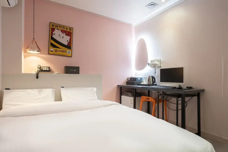 Hotel Nine