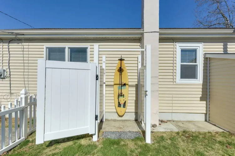 Cozy Villas Cottage w/ Deck, 1/2 Block to Beach!