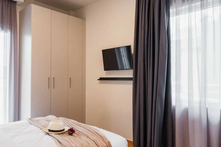 Spacious Seaside Flat at Alimos