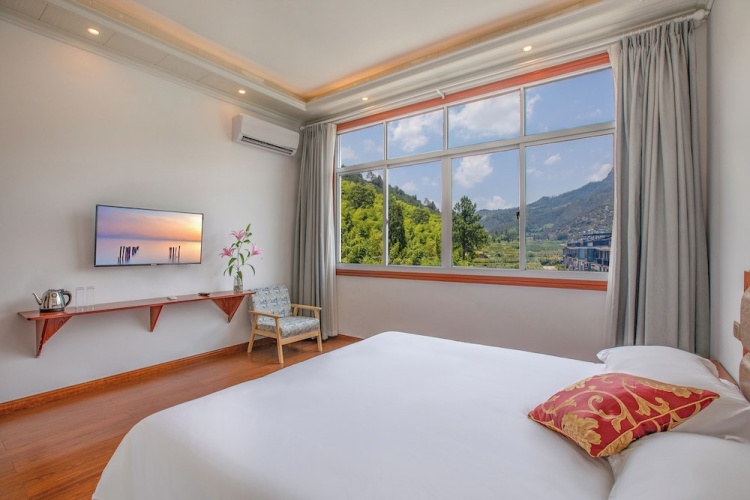 Standard Double room with land view