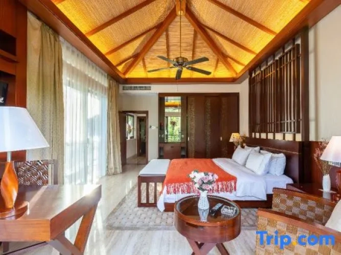 2 Bedrooms Villa