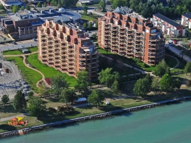 Penthouse Suite with balcony and with lake view
